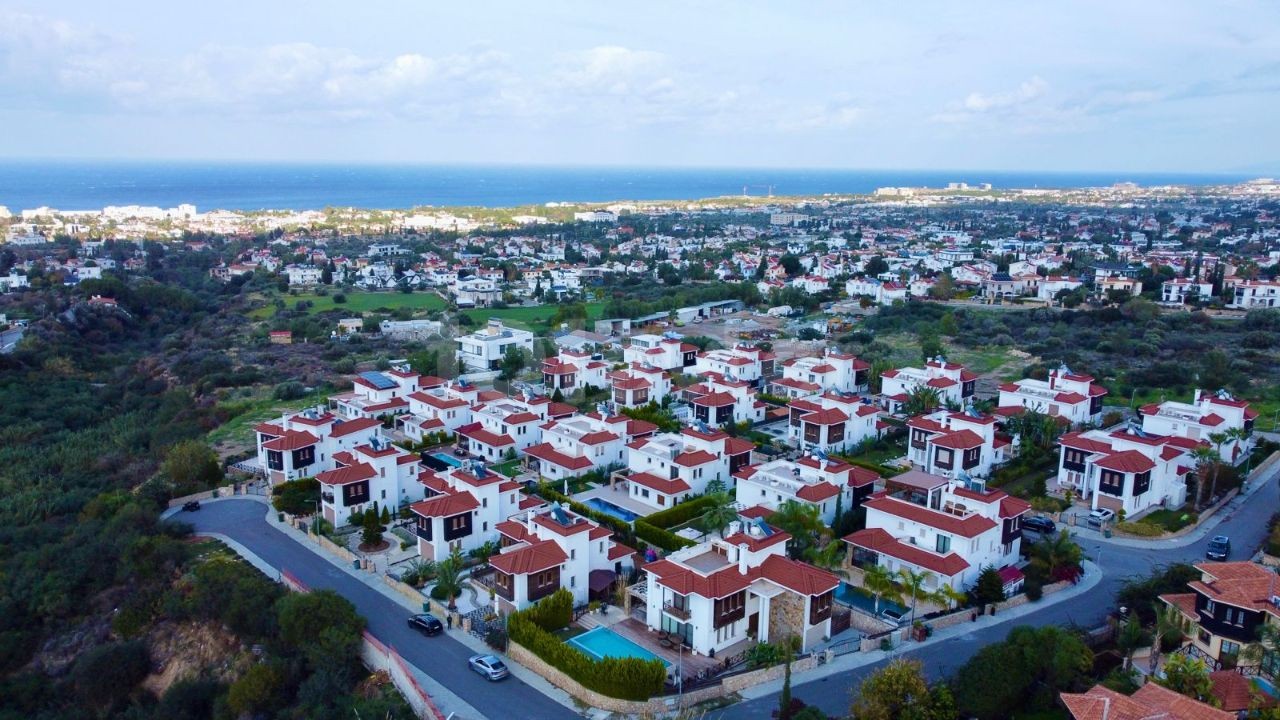 Kıbrıs Girne’nin en özel bölgelerinden biri olan Bellapais'te Satılık Eşyalı 4+1 Lüks Villa!