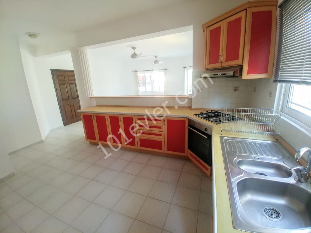 Flat To Rent in Girne Merkez, Kyrenia