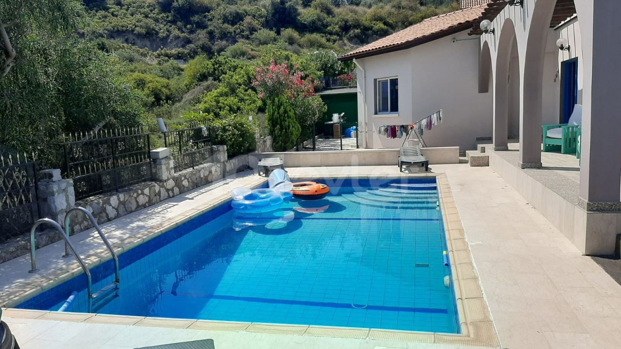 A VILLA FOR SALE with A Detached Pool in Kyrenia Çatalkoy with Plenty of Extras ** 