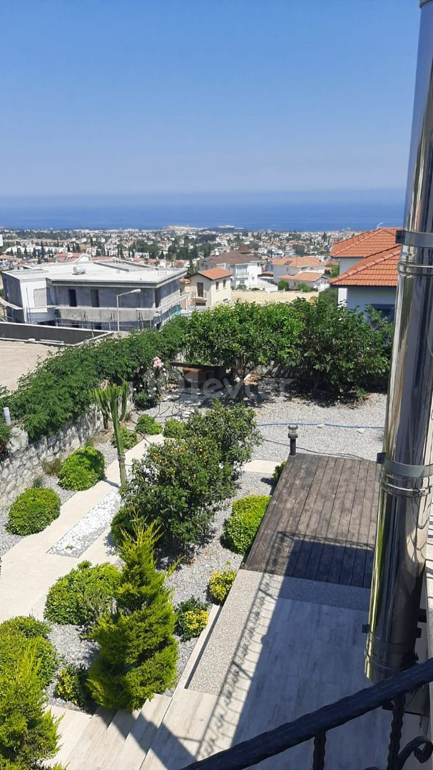 Girne Çatalkoy'de Müstakil Havuzlu Bol Ekstralı SATILIK VİLLA