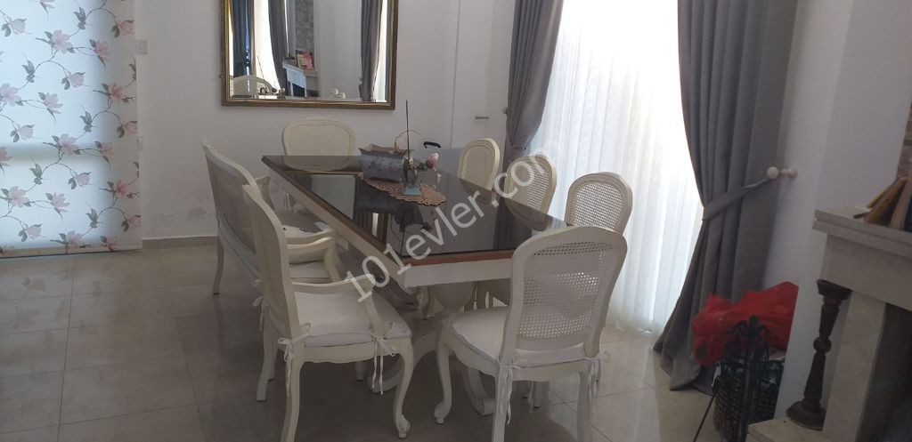 Girne Çatalköyde Kiralık Lüks Villa 