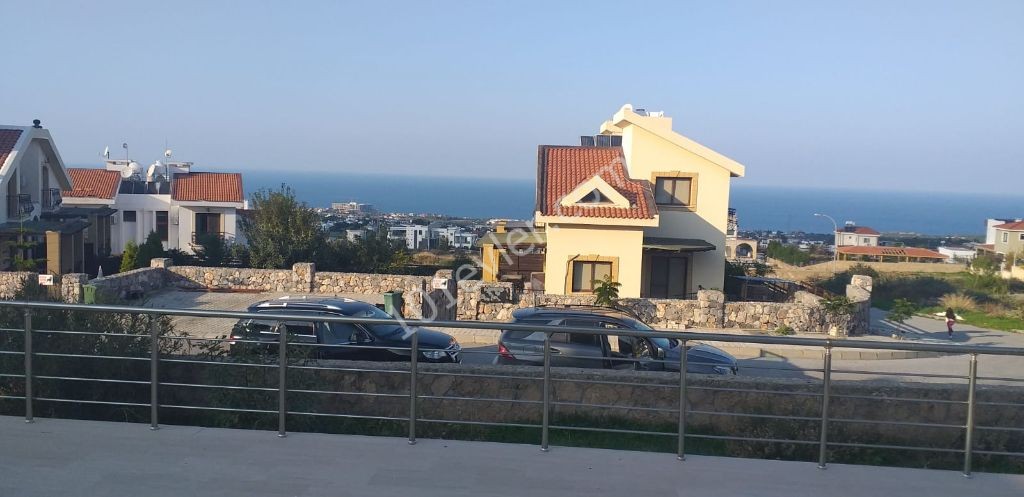 Girne Çatalköyde Kiralık Lüks Villa 