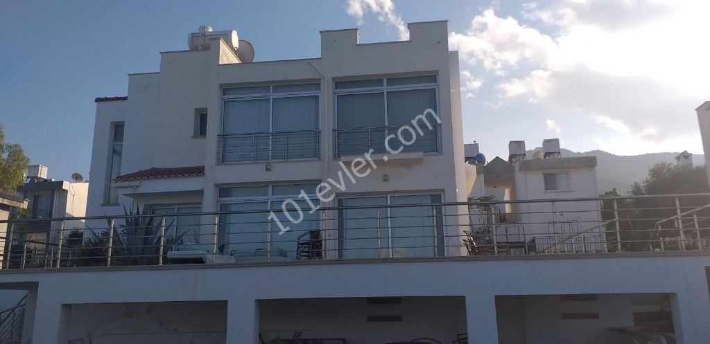 Girne Çatalköyde Kiralık Lüks Villa 