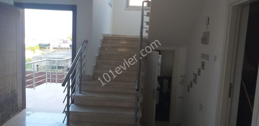 Girne Çatalköyde Kiralık Lüks Villa 