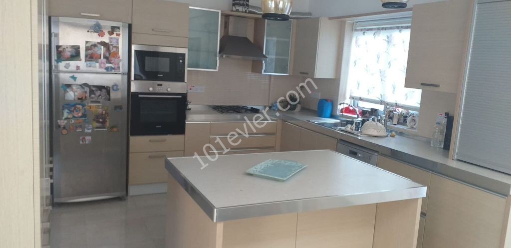 Girne Çatalköyde Kiralık Lüks Villa 