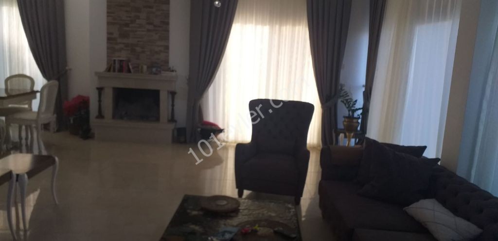 Girne Çatalköyde Kiralık Lüks Villa 