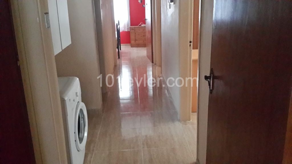 Lefkoşa Ortaköy de Lemar yakınında kiralık 3+1 büyük daire 