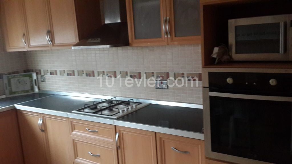 Lefkoşa Ortaköy de Lemar yakınında kiralık 3+1 büyük daire 