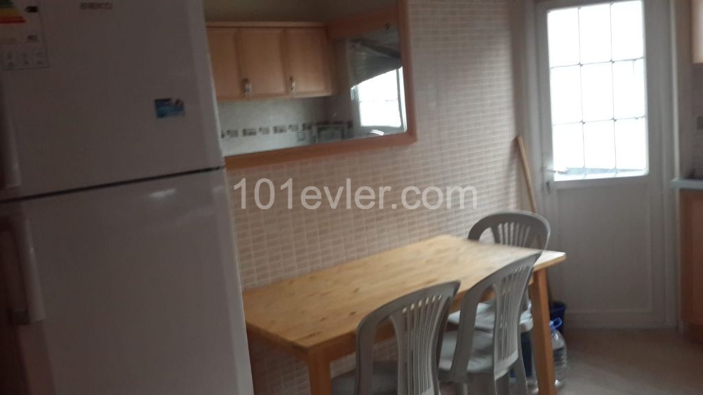 Lefkoşa Ortaköy de Lemar yakınında kiralık 3+1 büyük daire 