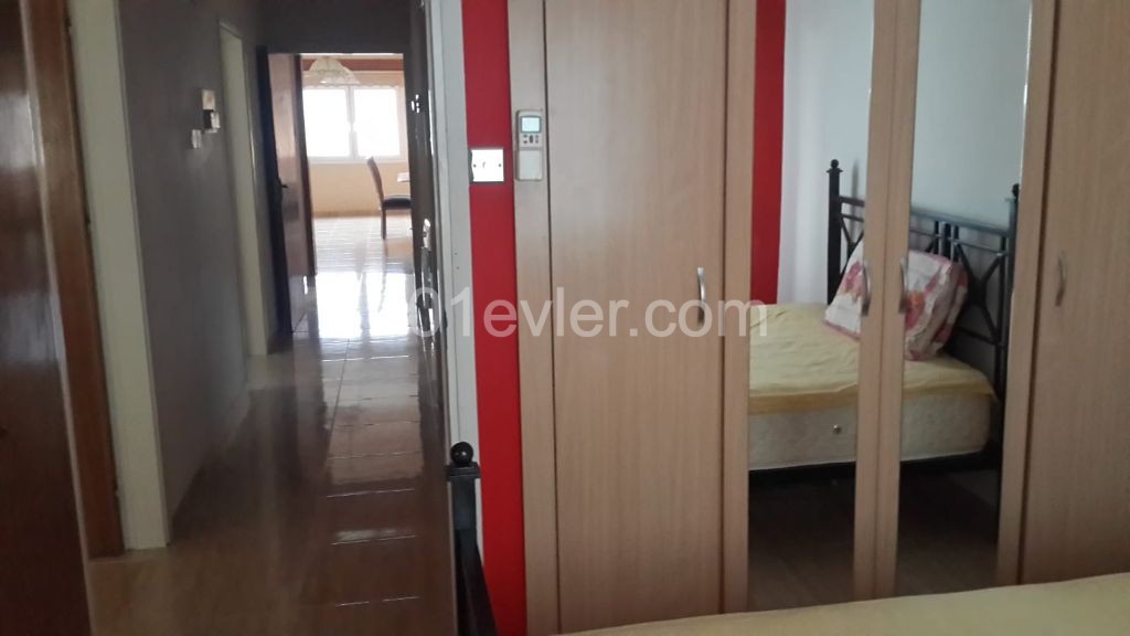 Lefkoşa Ortaköy de Lemar yakınında kiralık 3+1 büyük daire 