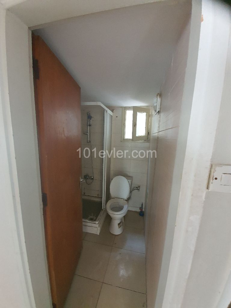 Lefkoşa Köşklüçiftlik bölgesinde kiralık eşyasız daire