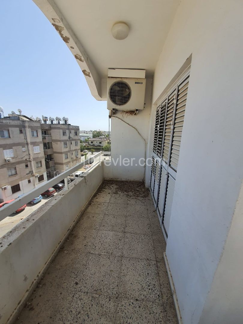 Lefkoşa Yenikent Bölgesinde kiralık 140m2 çok iyi durumda daire