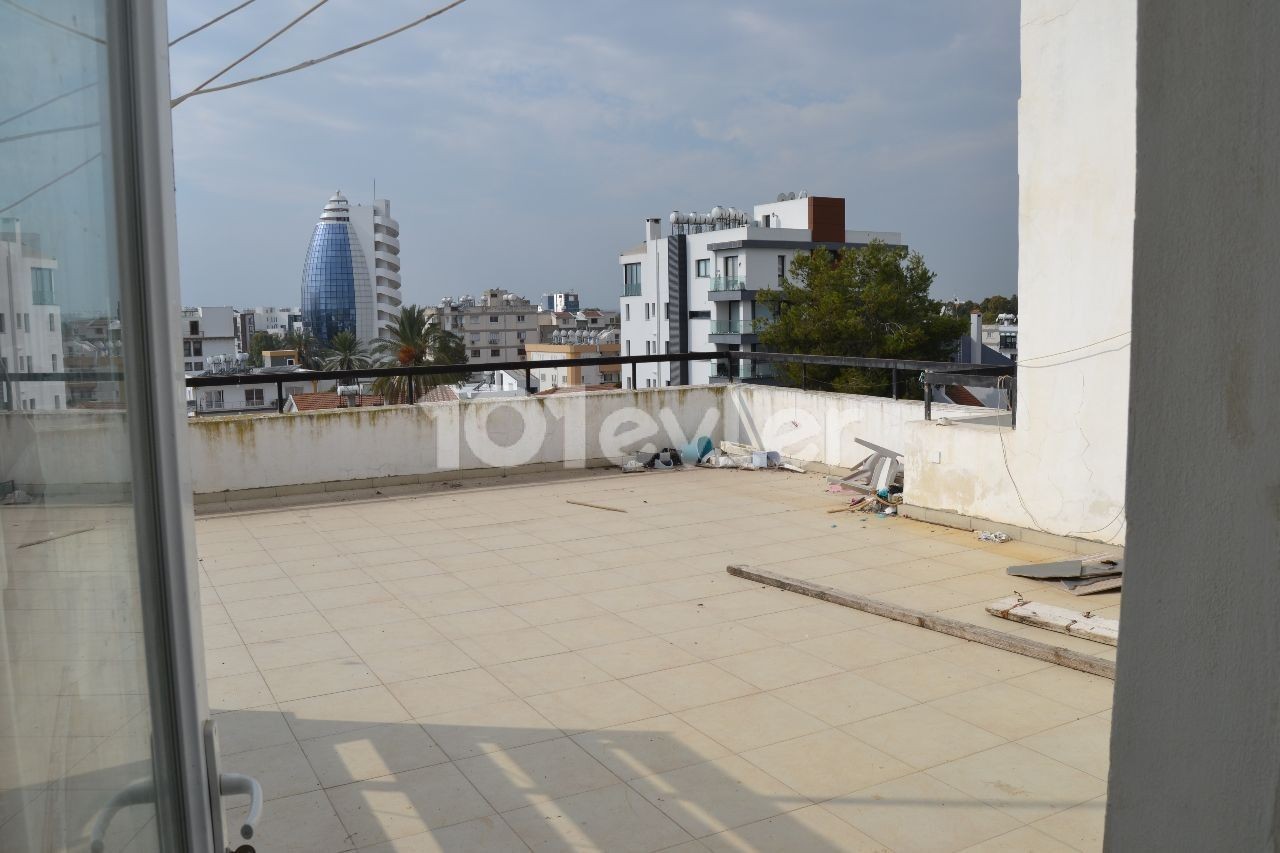 250 m² großes Penthouse zum Verkauf in der Strandgegend von Nikosia