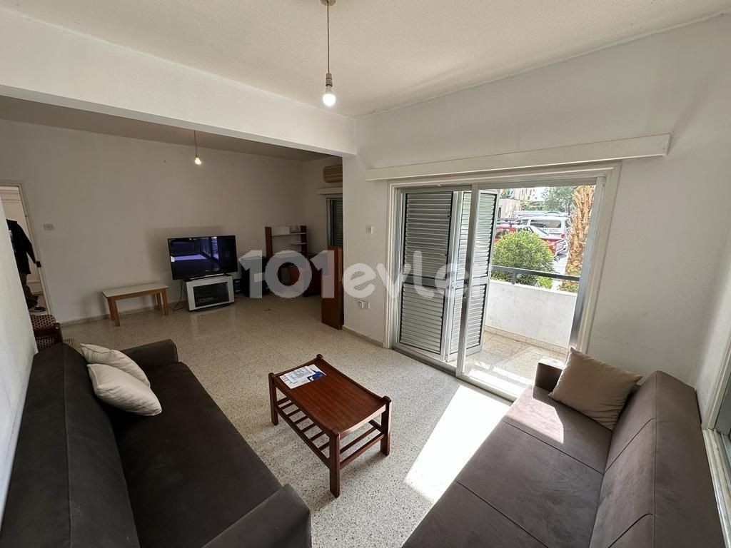 3+1 ground floor flat for rent in Küçük Kaymaklı