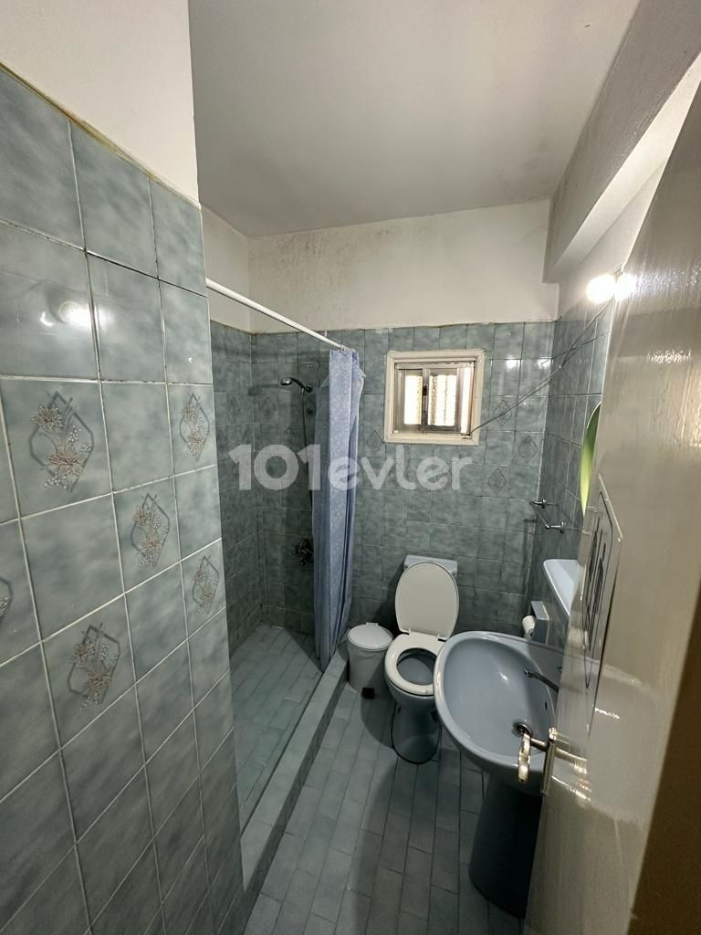 3+1 ground floor flat for rent in Küçük Kaymaklı