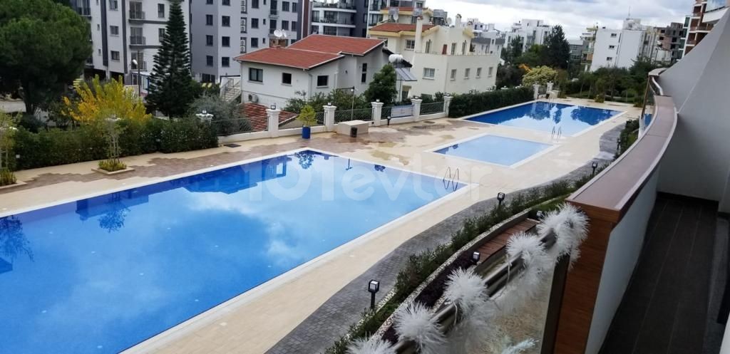 KIBRIS GİRNE MERKEZ'DE AKACAN ELEGANCE SİTESİ'NDE, DAĞ VE HAVUZ MANZARALI 2+1 KİRALIK DAİRE