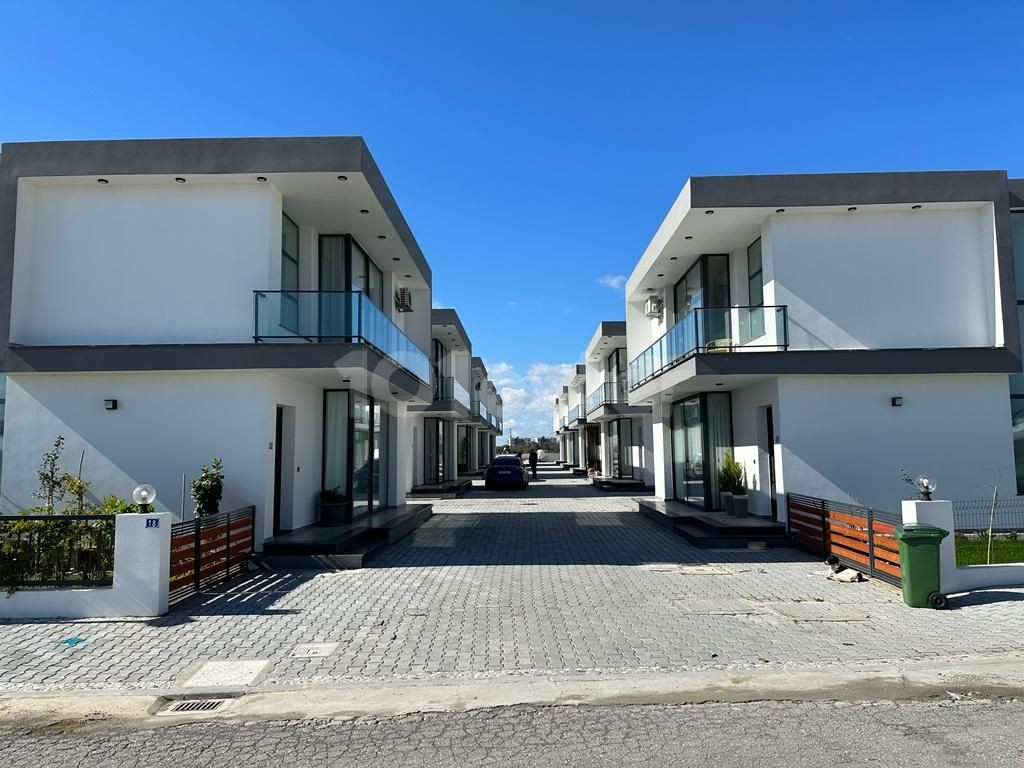 LEFKOŞA ERÜLKÜ I.E. LUXURY VILLAS FOR SALE! ** 