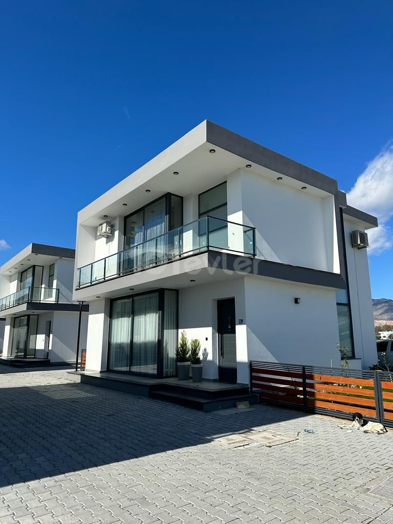 LEFKOŞA ERÜLKÜ I.E. LUXURY VILLAS FOR SALE! ** 