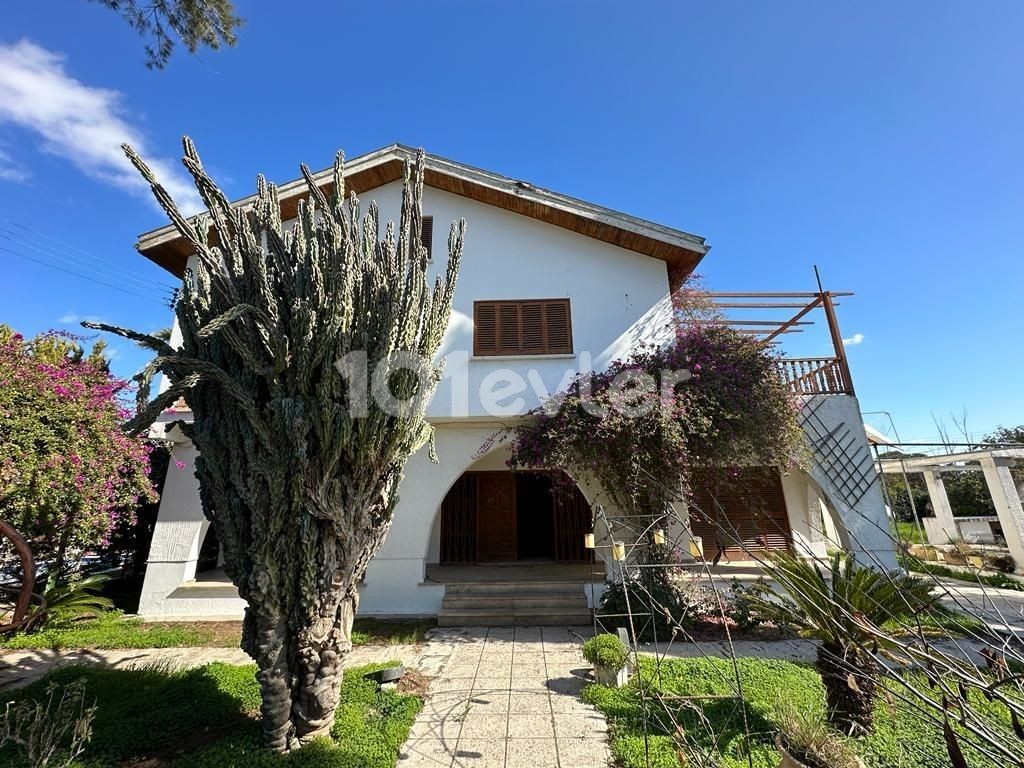 Villa for Sale in Nicosia 4+2 in two plots
