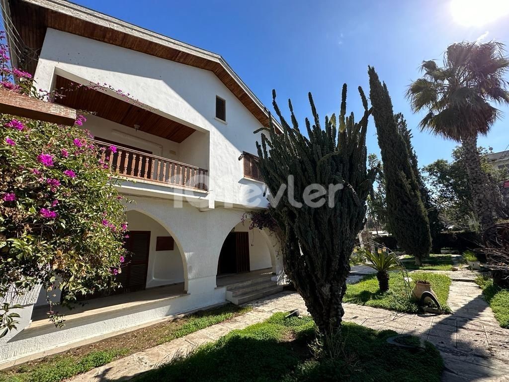 Villa for Sale in Nicosia 4+2 in two plots