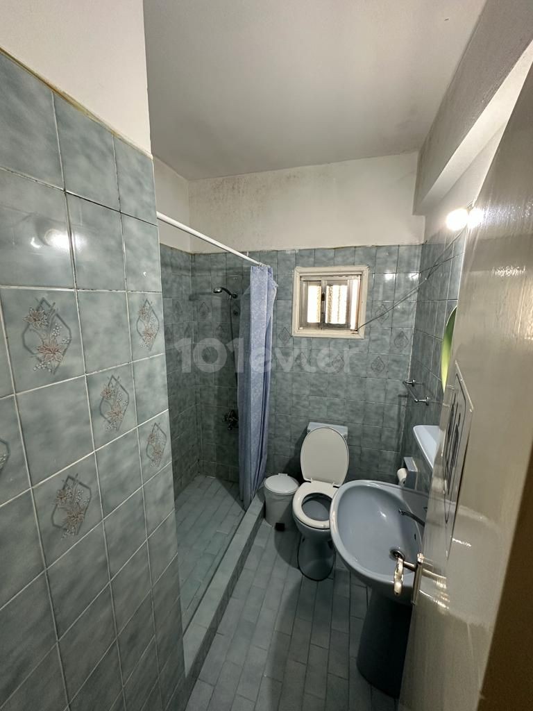 Lefkoşa Kaymaklıda kiralız zemin kat 3+1 daire