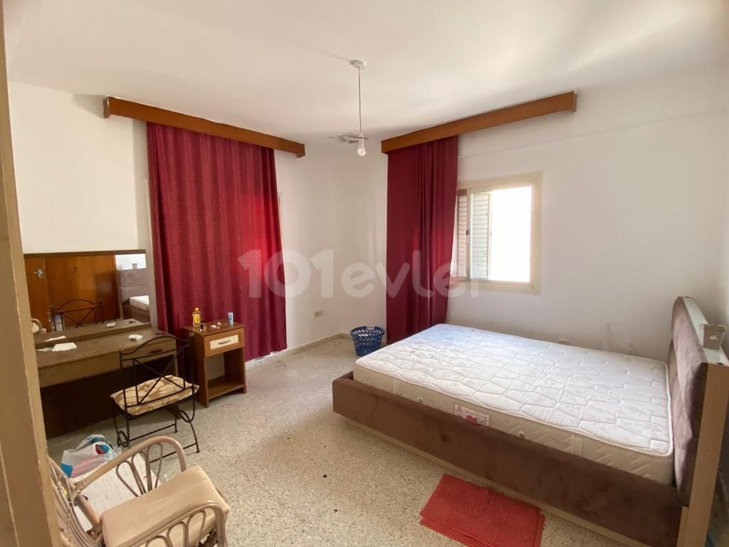 Lefkoşa Köşklüçiftlik bölgesi Muhteşem Lokasyon kiralık 3+1 büyük daire