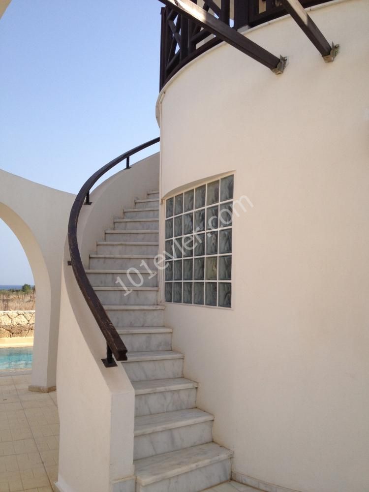 SEA VIEW 4 BEDROOM VILLA WITH PRIVATE SWIMMING POOL AND LARGE GARDEN TITLE DEEDS READY 