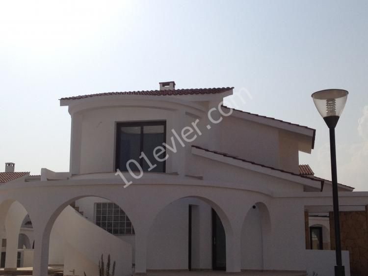 SEA VIEW 4 BEDROOM VILLA WITH PRIVATE SWIMMING POOL AND LARGE GARDEN TITLE DEEDS READY 