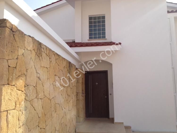 SEA VIEW 4 BEDROOM VILLA WITH PRIVATE SWIMMING POOL AND LARGE GARDEN TITLE DEEDS READY 