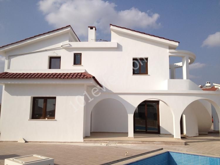 SEA VIEW 4 BEDROOM VILLA WITH PRIVATE SWIMMING POOL AND LARGE GARDEN TITLE DEEDS READY 