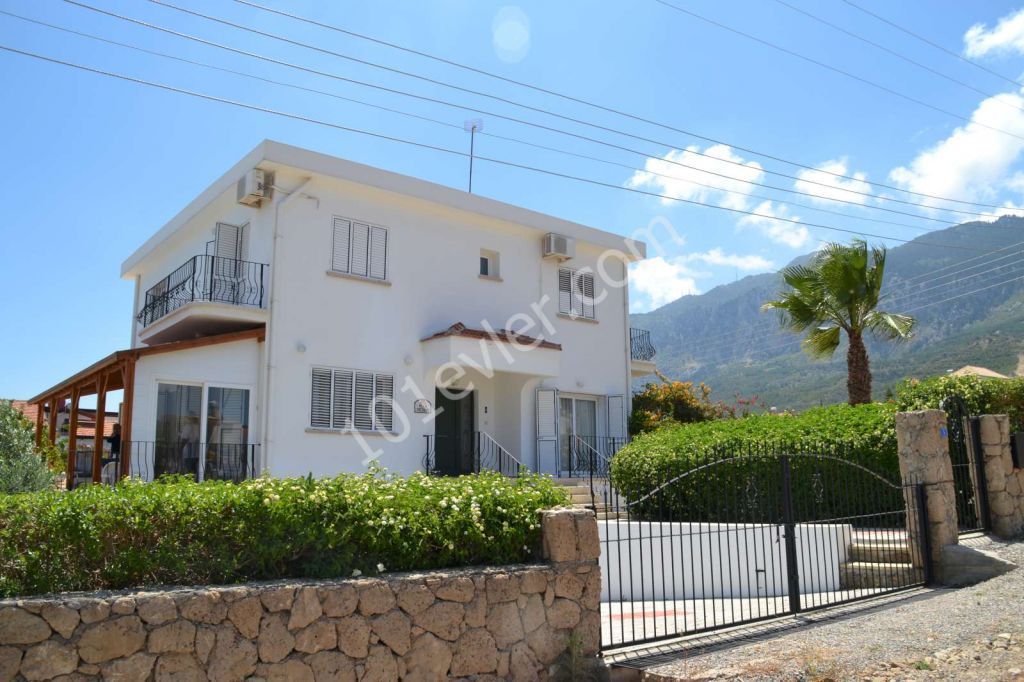Nice Location in Lapta area stunning 4 bedroom villa with swimming pool and large plot 1 dönüm and panoramic views 
