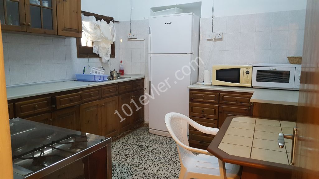 Bellapais te eşyalı 2+1 müstakil 1.kat evi