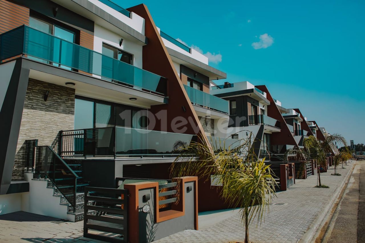 Villa  iskelede havuzlu eşyasız 2500£