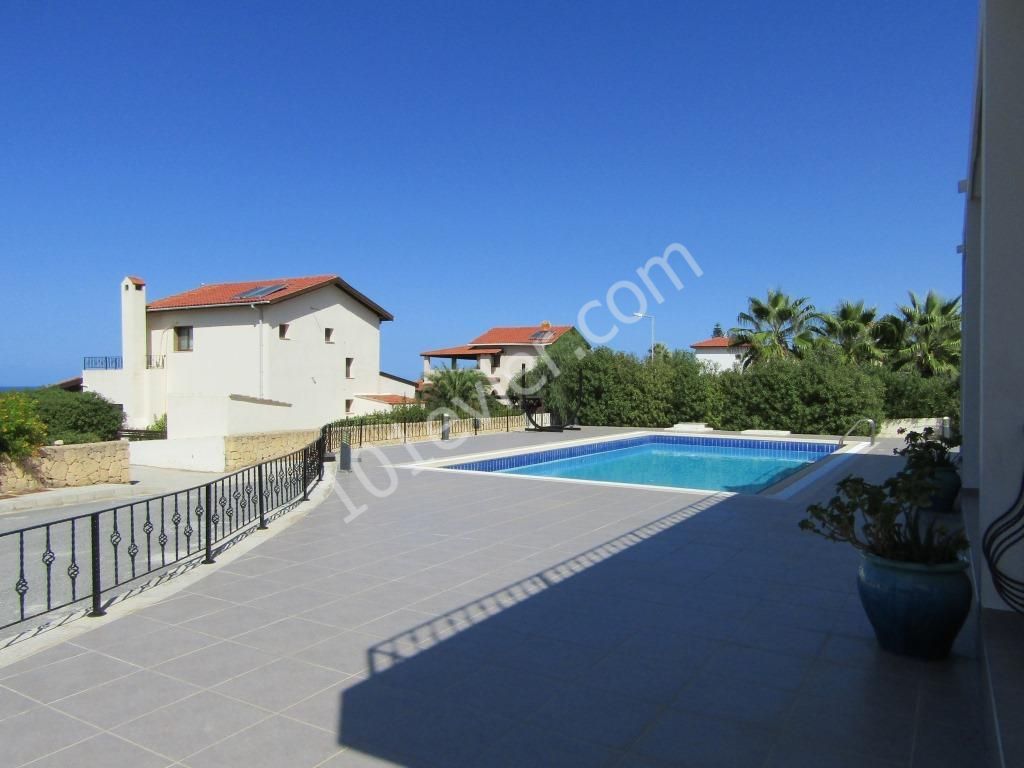 4 Bedroom Villa with Sea Views - Fully Furnished Key Ready To Move In