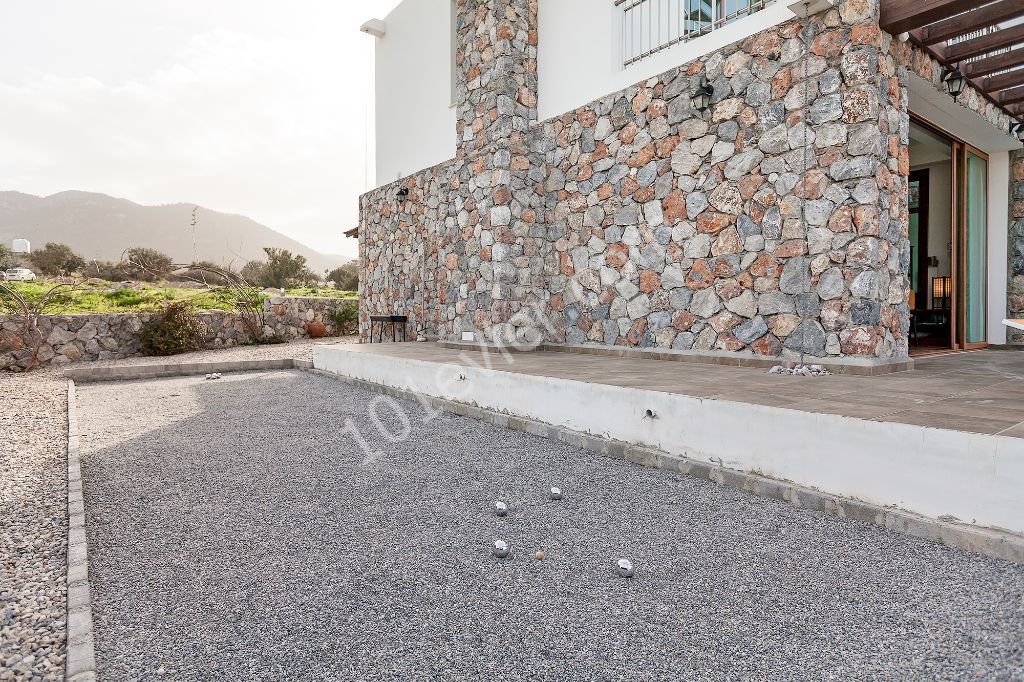 Stone Feature 3 Bed Villa With T-Shaped Pool Only 150m From The Sea   