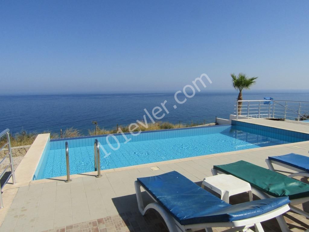 3 Bed Frontline Villa With Exceptional Views 