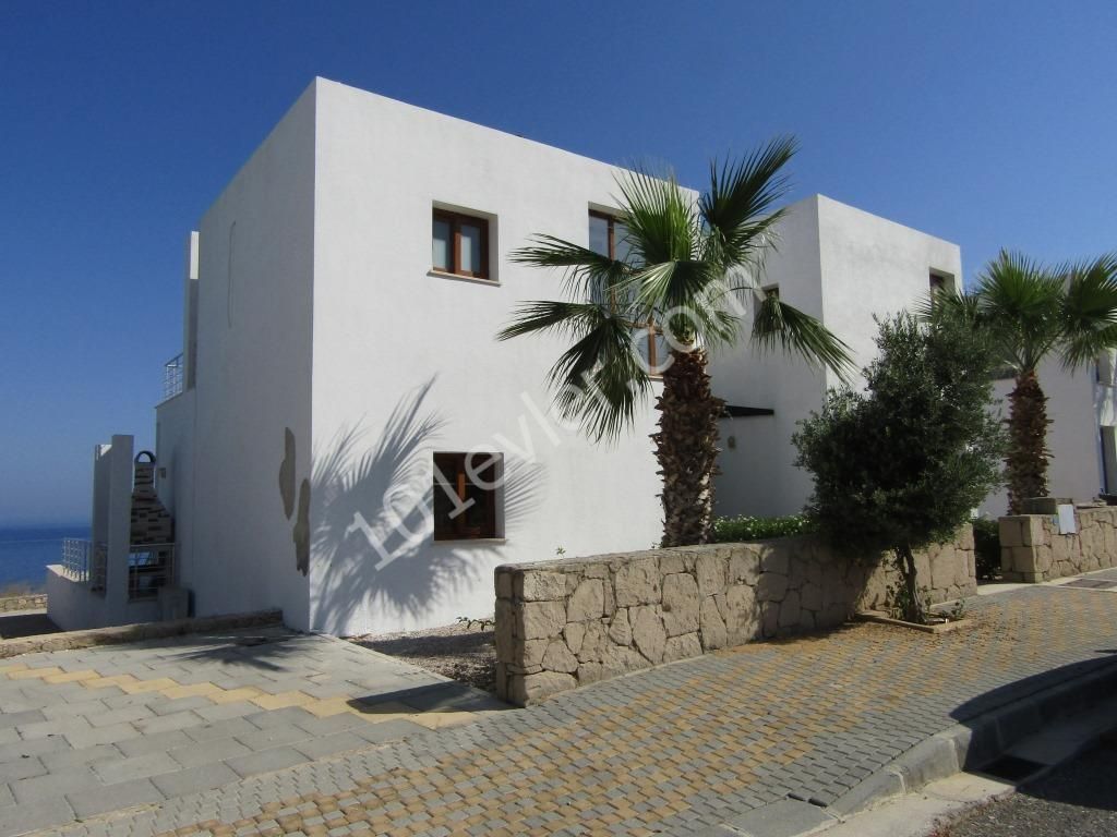 3 Bed Frontline Villa With Exceptional Views 