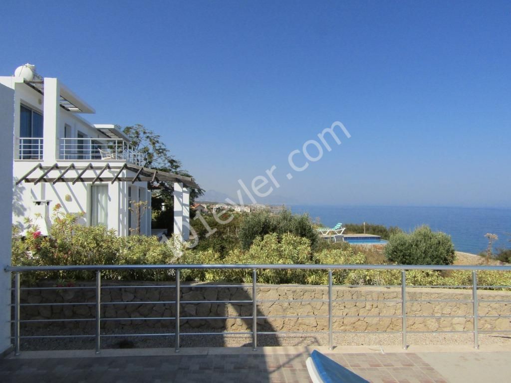 3 Bed Frontline Villa With Exceptional Views 