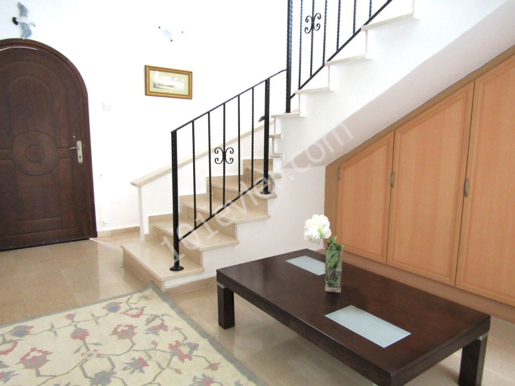 4 Bedroom Villa in Seafront location