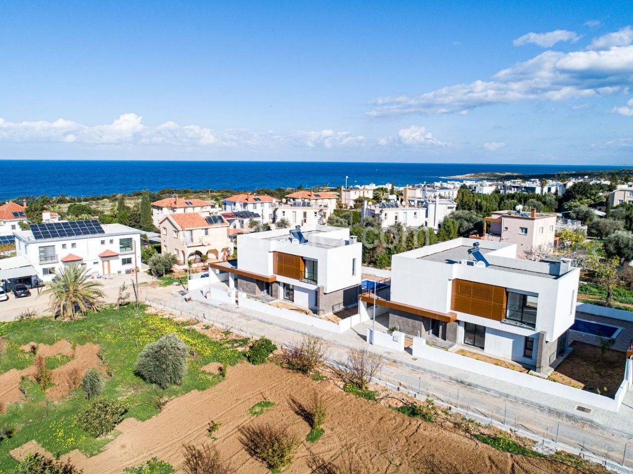 Plaja sadece birkaç metre mesafede modern Tasarımlı 3 Yatak Odalı Villa ** 