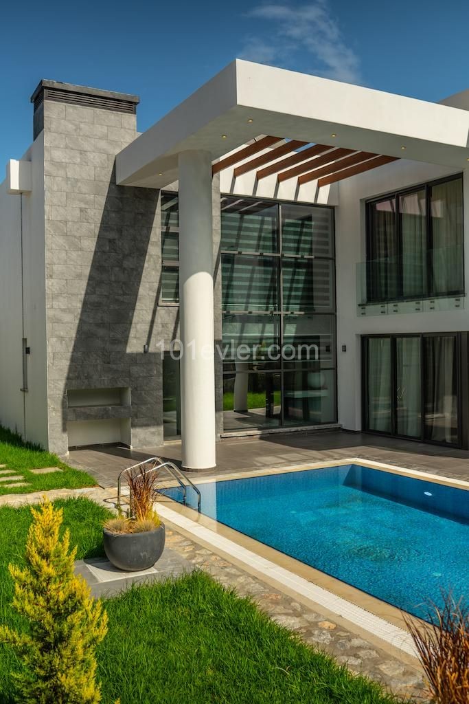 Luxury 3/4 Bedroom High Specification Villas with Private Pool and Garage