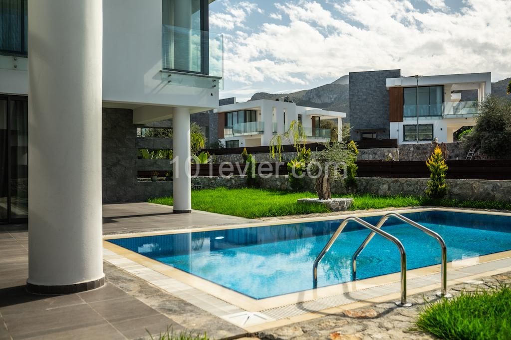 Luxury 3/4 Bedroom High Specification Villas with Private Pool and Garage