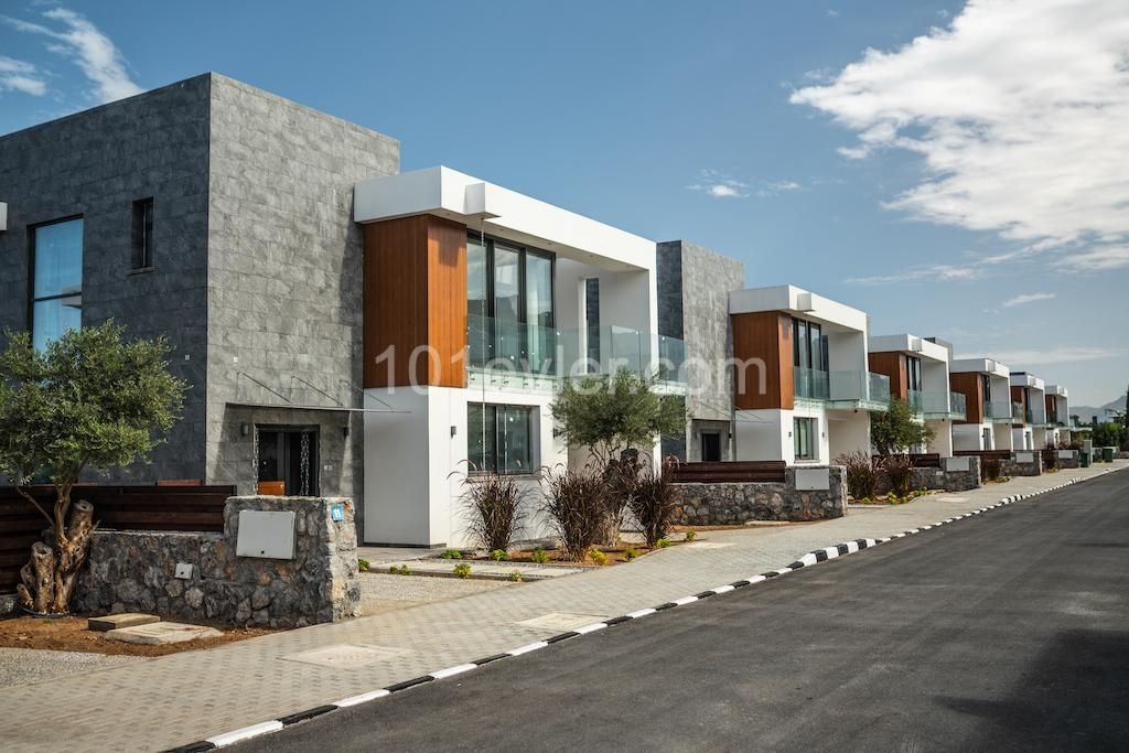 Luxury 3/4 Bedroom High Specification Villas with Private Pool and Garage