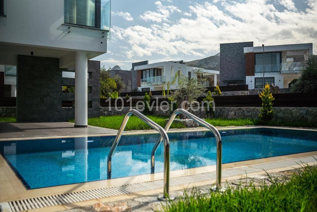 Luxury 3/4 Bedroom High Specification Villas with Private Pool and Garage