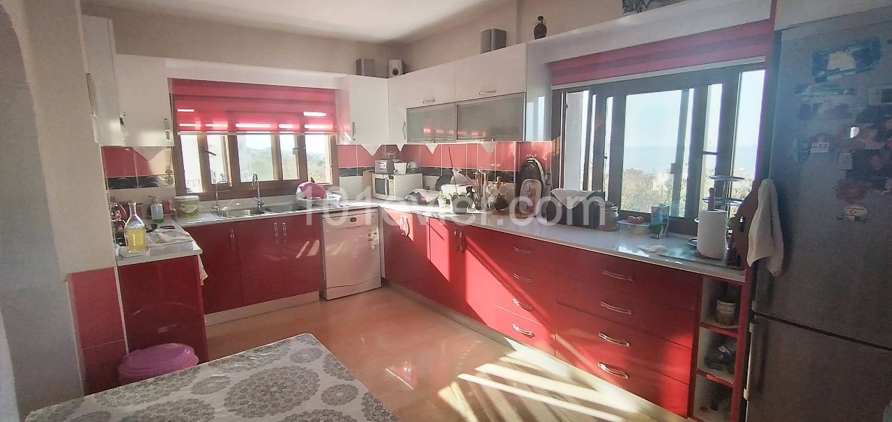 Köy Müstakil Deniz Manzaralı 4 Yataklı Villa ** 