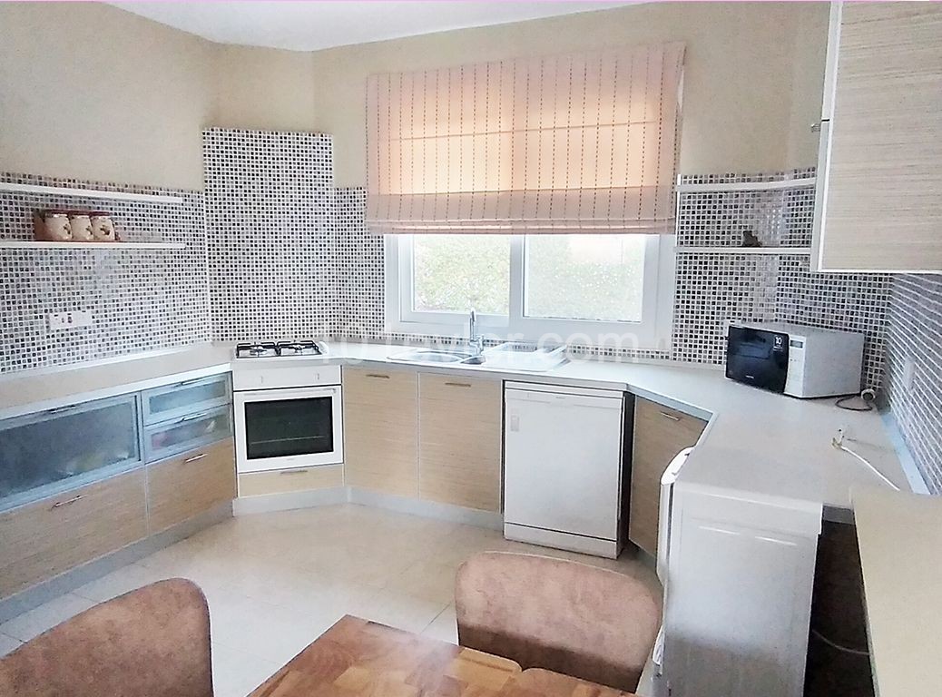 Özel Havuzlu 3 Yatak Odalı Villa Müstakil ** 