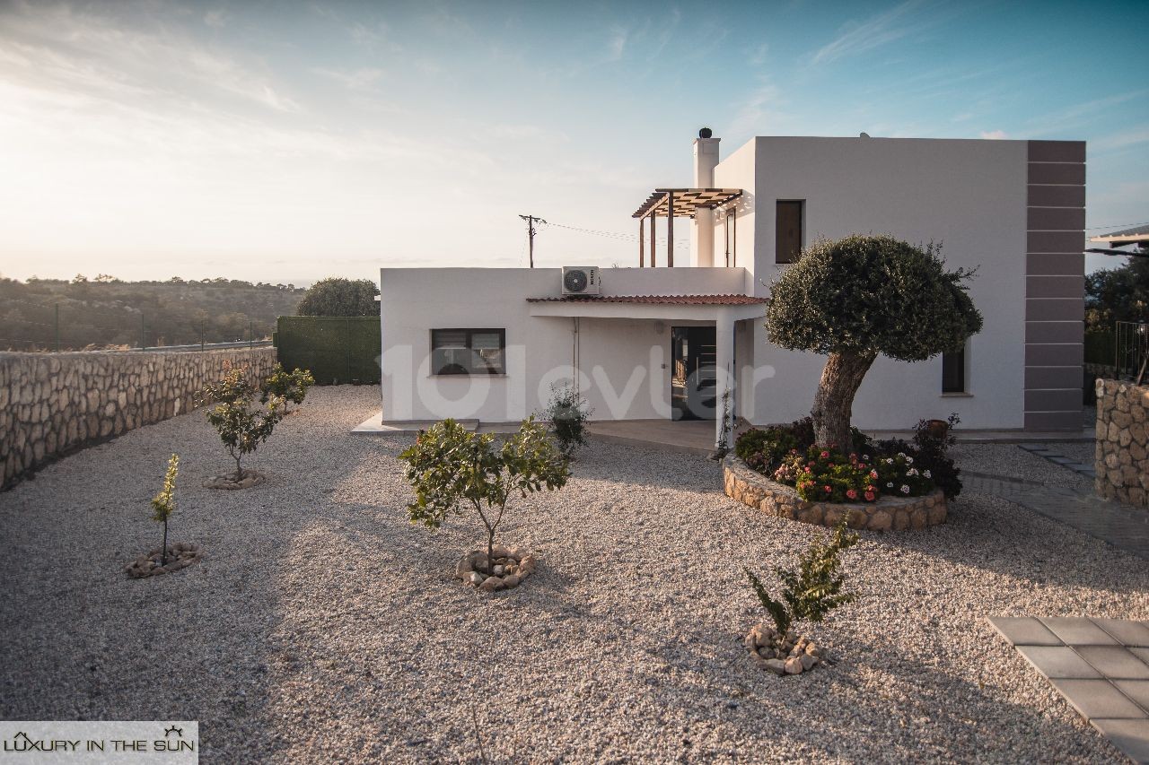 Erstaunliche Ansichten 3 Schlafzimmer renovierte Villa mit privatem Pool   