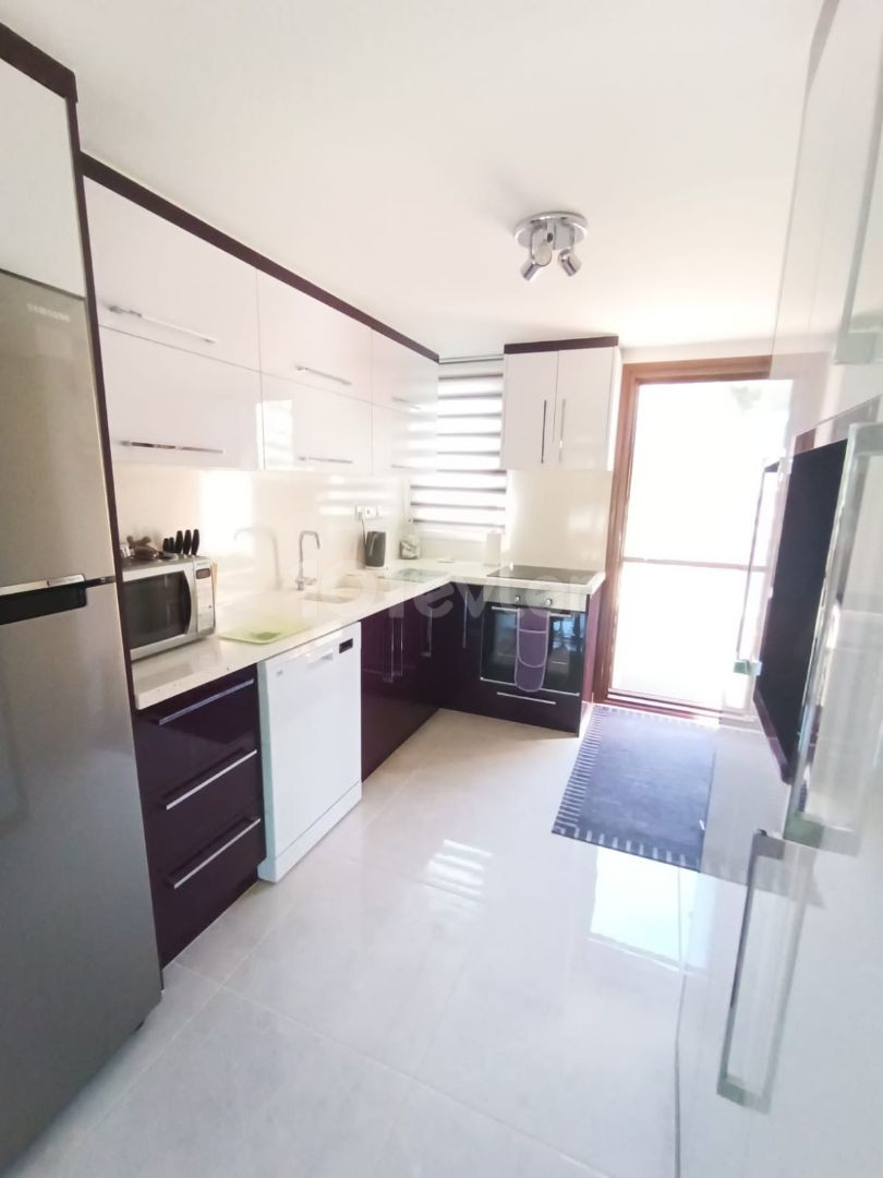 Amazing Refurbished 2 Bed Garden Apartment Fully Furnished