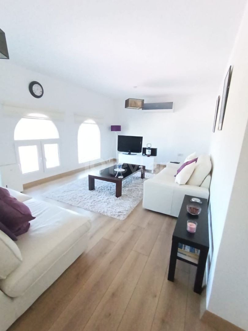 Amazing Refurbished 2 Bed Garden Apartment Fully Furnished