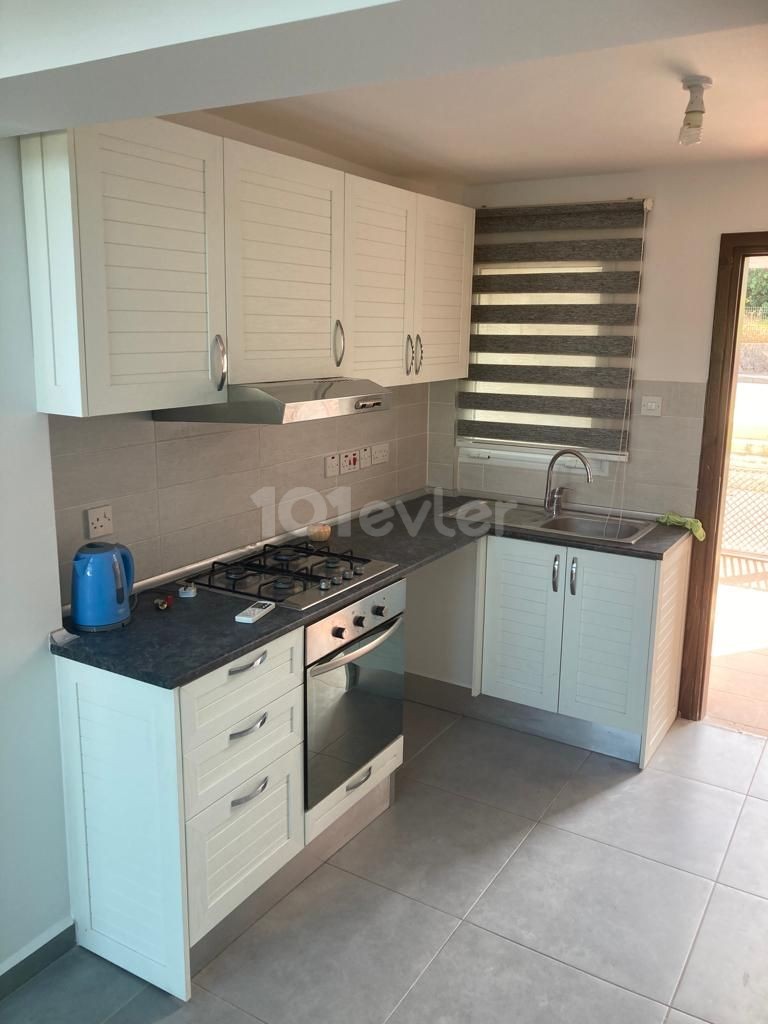 Amazing 2 Bedroom Refurbished Garden Apartment Close To Amenities